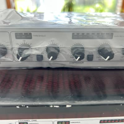 dbx 266xs Dual-Channel Compressor / Gate 2010s - Silver image 3