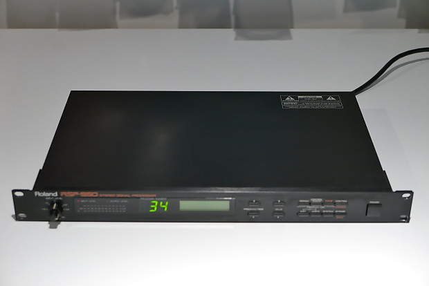 Roland RSP-550 Stereo Signal Processor Reverb/Delay/Chorus/Flanger