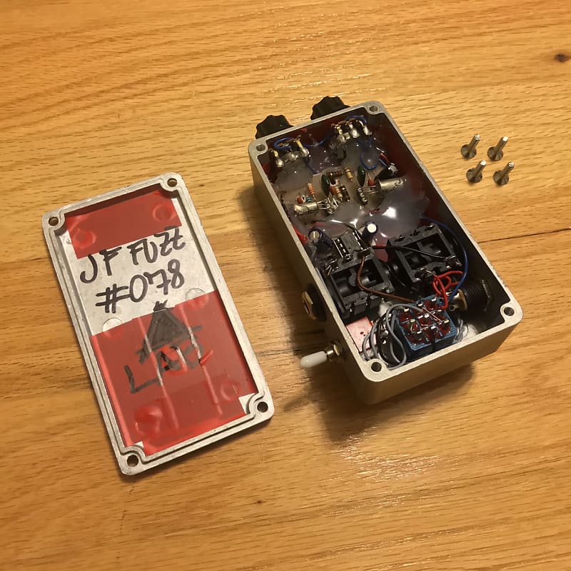 Triungulo Lab J.F. Fuzz (Mosrite Fuzzrite Clone)