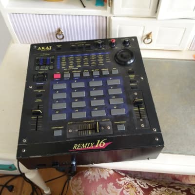 Akai Remix 16 - Sampler