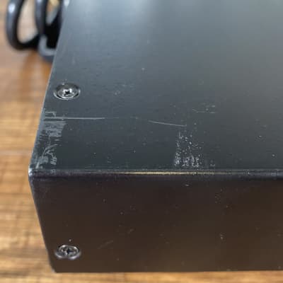 Livewire PC1100 11 Outlet Power Conditioner Distribution Used image 4
