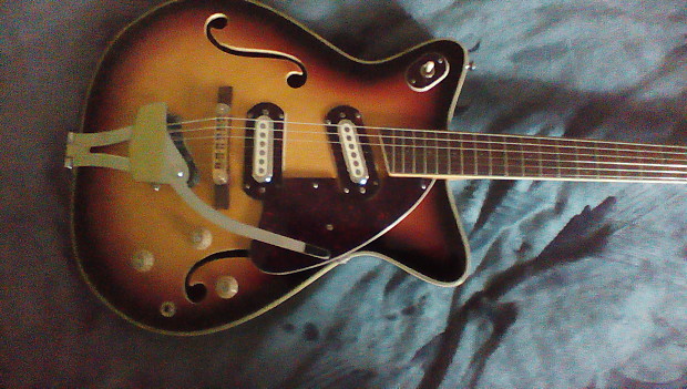 Prestige hollow body guitar 2025