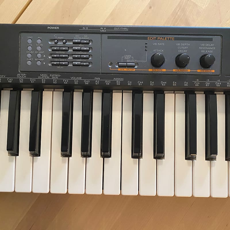 Roland SK-88 Pro Sound Canvas 37-Key Synthesizer