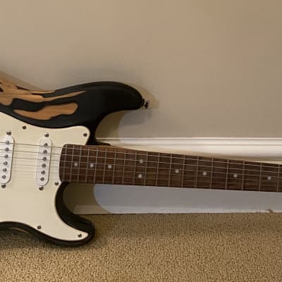 Squier Mini Stratocaster with Laurel Fretboard 2010s Black image 3