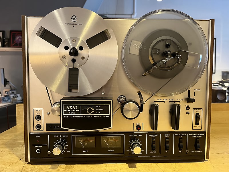 Hello! I have an Akai 4000DS MK2 and im wondering if there is anyway to  adjust the take up reels deck table? The tape is scrapping my metal reel,  the side closest