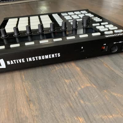 Native Instruments Maschine MKII Groove Production Studio
