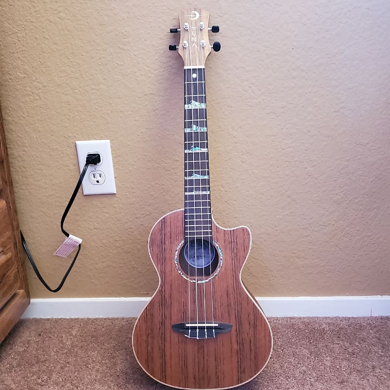 LUNA HIGHTIDE CONCERT SIZE ELECTRIC KOA UKULELE With GIG BAG