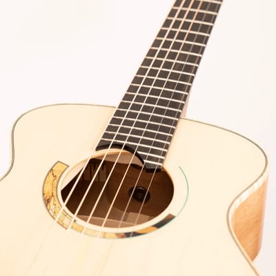 Maxmonte Roe Soprano Acoustic Guitar, Italian Spruce & Italian Walnut image 10