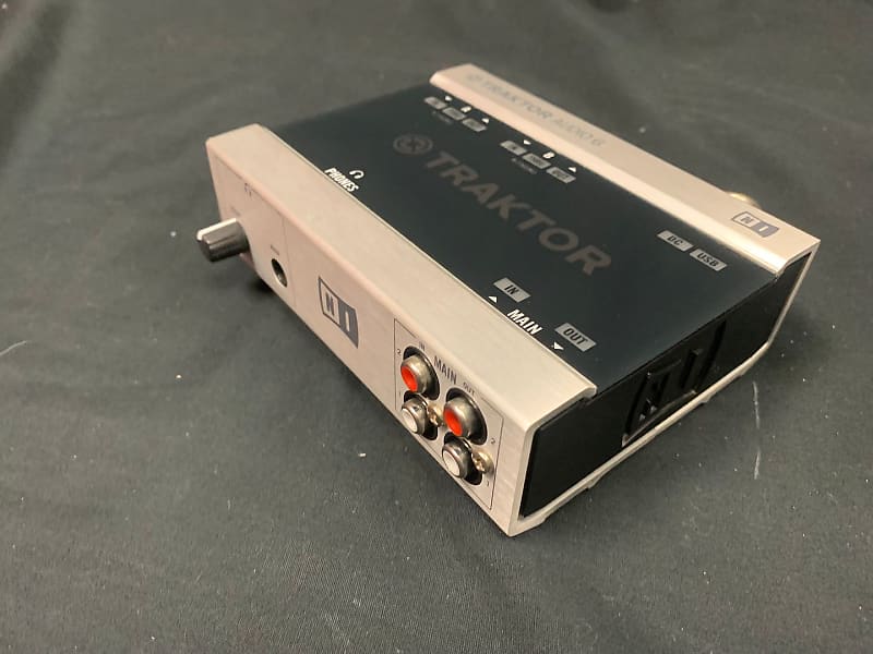 Native Instruments Traktor Audio 6 DJ Interface (Dallas, TX