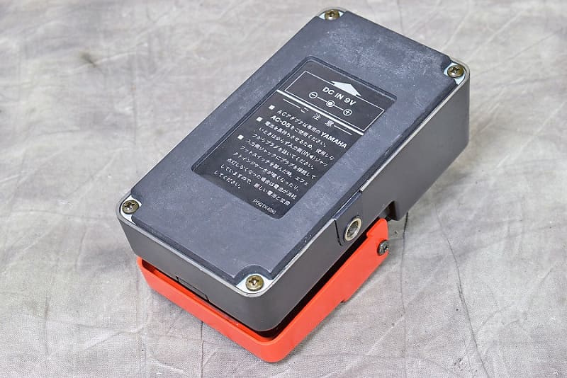 ■YAMAHA CRUNCH L DISTORTION CMD-100 Yamaha CMD-100 Crunch & Metal Distortion Guitar Effect Pedal