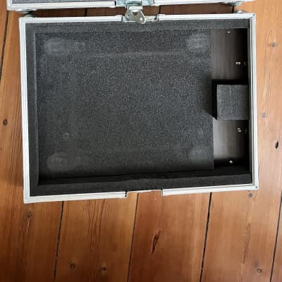 2x Pioneer CDJ-2000NXS + 2x Thon Flight Cases image 3