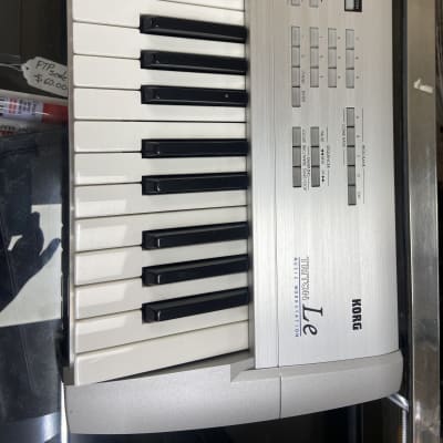 Korg Triton LE 61-Key 62-Voice Polyphonic Workstation 2000 - 2002 - Silver image 2
