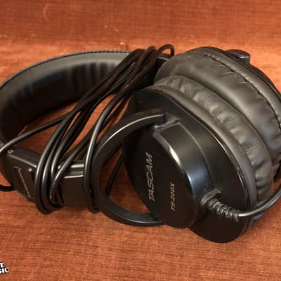 Tascam TH-200X Closed-Back Studio Headphones w/ Box imagen 2