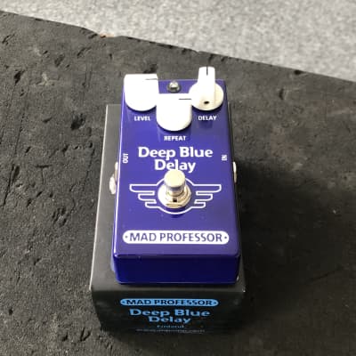 MAD PROFESSOR Deep Blue Delay　ハンドワイアード Mad Professor Deep Blue Delay pedal - Macdaddy Music
