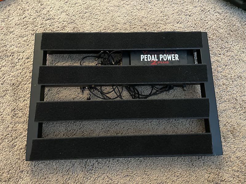 Pedaltrain Classic Jr with Voodoo Lab Pedal Power 2 Plus + Cables