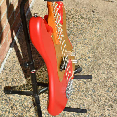 Fender  40th Anniversary Precision Bass®, Vintage Edition, Maple Fingerboard, Gold Anodized Pickguard, Satin Dakota Red image 4