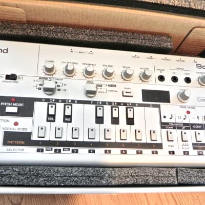Roland TB-03 Bassline Synthesizer