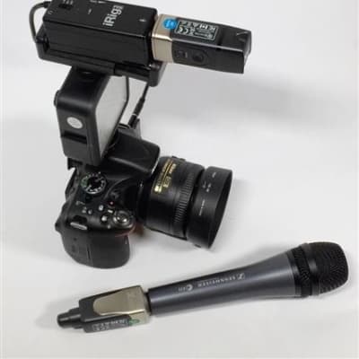 Xvive U3 Digital Plug On Wireless Microphone System Black image 3