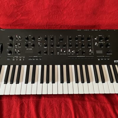 Korg Prologue 8 Polyphonic 49-Key 8-Voice Analog Synthesizer 2018 - Present - Black/Wood