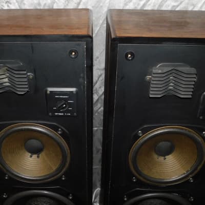 Realistic OptimusT-110 vintage tower speakers image 2