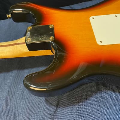 Fender Deluxe Series Stratocaster Guitar MIM 2002 - Sunburst image 19