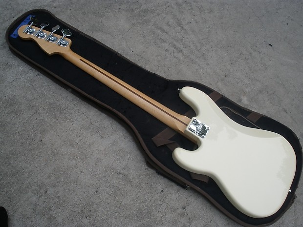 ベース Fender Mexico Precision Bass 1995 Fender Precision Bass - Mexico - White Finish - Nice
