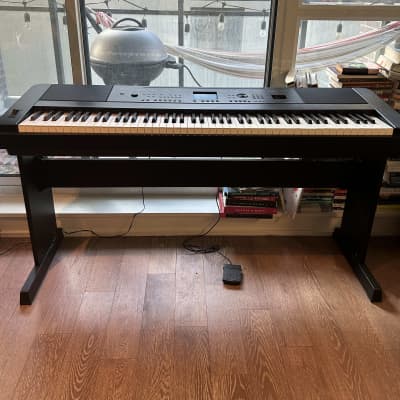 Yamaha DGX-660 Arranger Piano with Stand