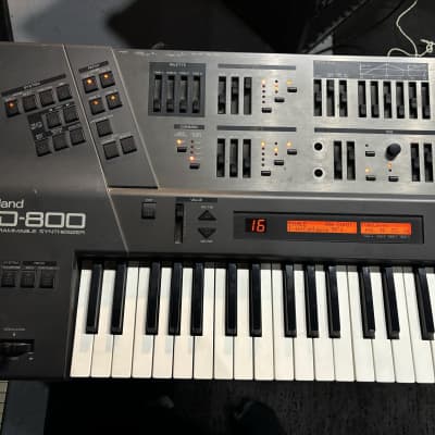 Roland JD-800 61-Key Programmable Synthesizer with 2 Data Cards!!! Rock Drums.