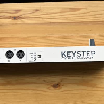 Arturia KeyStep 32-Key MIDI Controller White image 7
