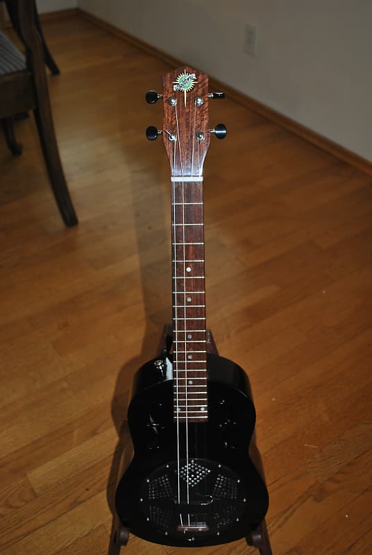 Beltona baritone/tenor resonator ukulele w/case Reverb