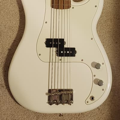 Unique! - Fender Player Precision Bass with Fender Roasted Maple