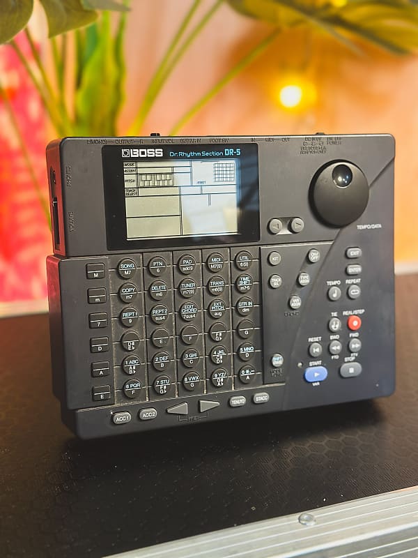 Amazon | BOSS / DR-5 Dr.Rhythm Section ボス 256音色搭載 ギター配列パッド リズムマシン | シーケンサー・ リズムマシン | 楽器・音響機器