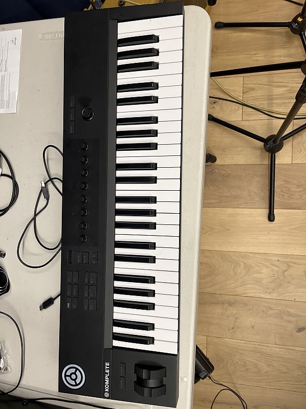 Native Instruments Kontrol A49 新品未開封品 Native Instruments KONTROL-A49 49 Key MIDI Keyboard