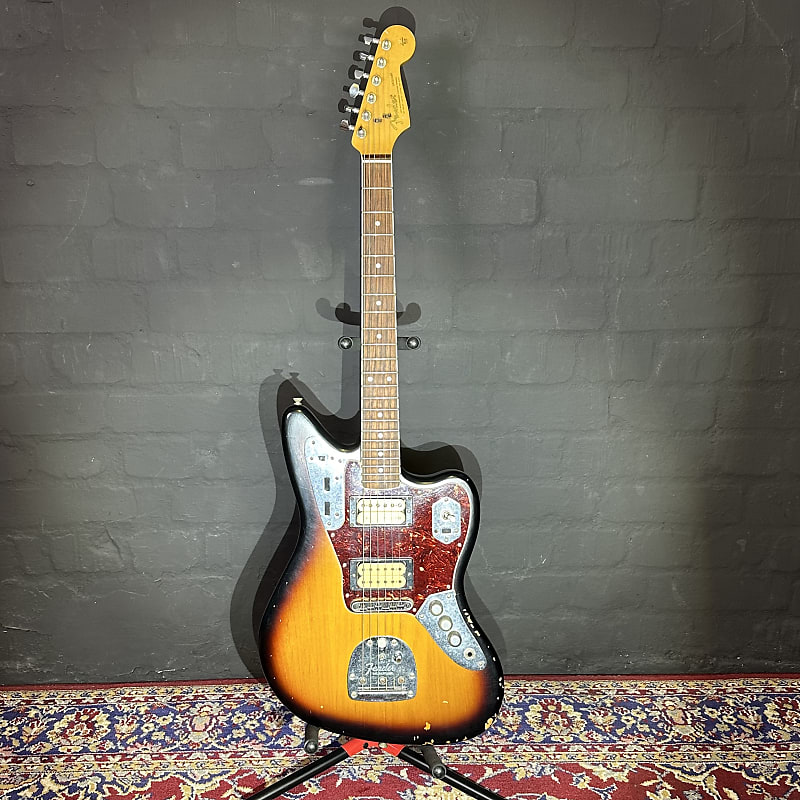 + Video Fender 2014 Kurt Cobain Roadworn Jaguar Sunburst Guitar + Case + Book - Nirvana image 1