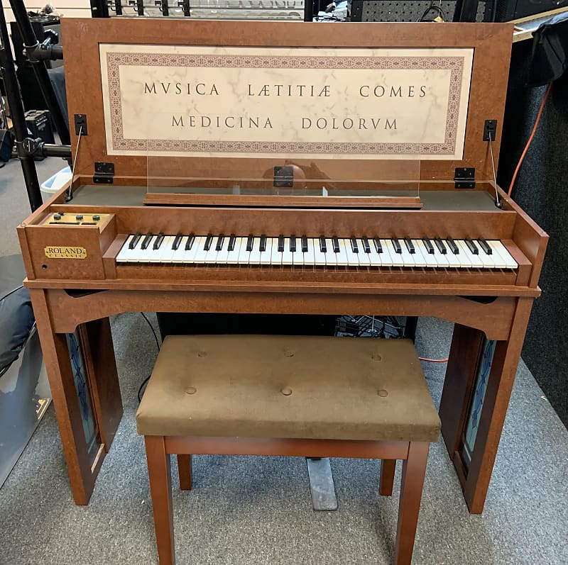 Roland 電子チェンバロ Digital Harpsichord C-30 Music Thing: Roland C-30 Digital Harpsichord comes with
