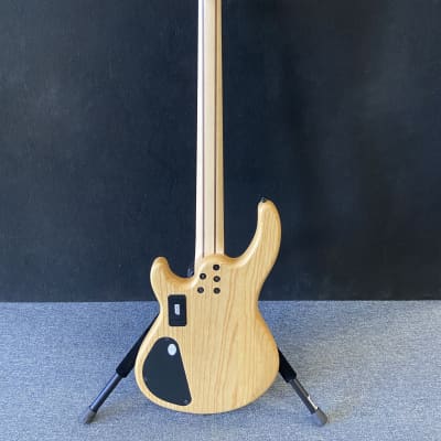 Dean Edge Select  5 String  Bass Walnut Satin  Natural  New! image 8