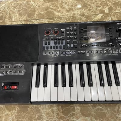 Roland E-A7 61-Key Arranger Keyboard -Used in good condition