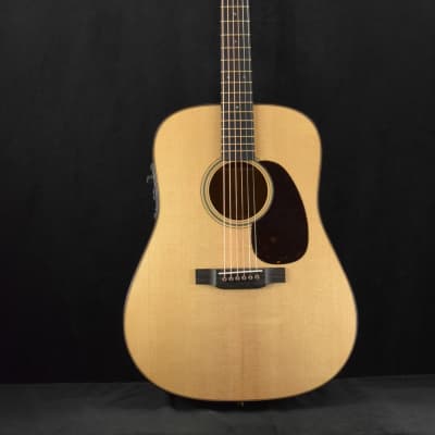 Martin D-18 Modern Deluxe with Fishman Aura Electronics 2022 Natural image 2