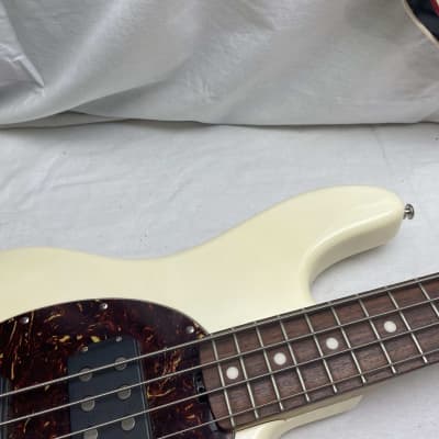 Ernie Ball Music Man StingRay sting ray stingray3 3 EQ HH 4-string Bass with Case 2007 - White / Matching Headstock / Maple neck / Rosewood fingerboard image 4