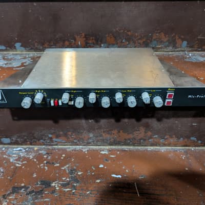 Daking Mic Pre EQ 2010s - Green