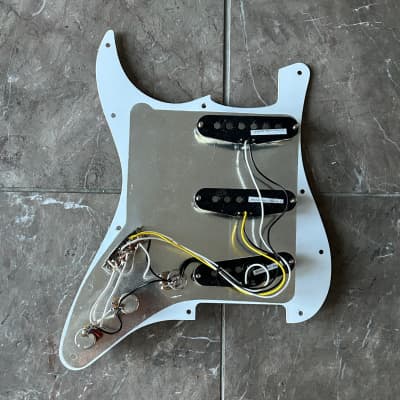 Squier Classic Vibe 60s Loaded Pickguard 2023 - Aged White image 2