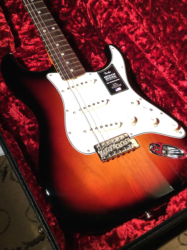 Fender  American Original '60s Stratocaster®, Rosewood Fingerboard, 3-Color Sunburst-V2201188 image 1