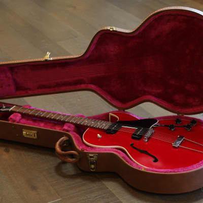 1995 Gibson ES-135 Semi-Hollow Electric Guitar Cherry Red w