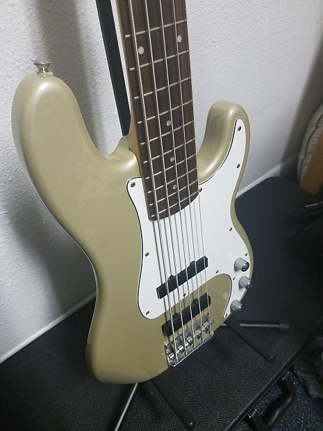 Squier Standard Series 5 String Percision P Bass Five V By Fender Shoreline Gold Clean! imagen 1