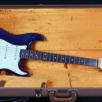 Fender Custom Shop Robert Cray Signature Stratocaster from 2006 in Violet with original hardcase image 13