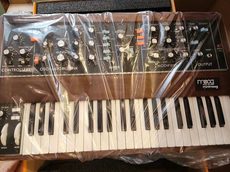 Moog Minimoog Model D Reissue 44-Key Monophonic Synthesizer (2022) 2022 - Present - Black / Wood image 1