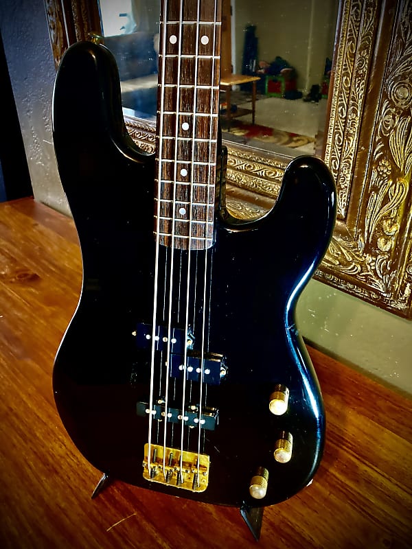Tokai Hard Puncher Black 1981 – Chicago Music Exchange