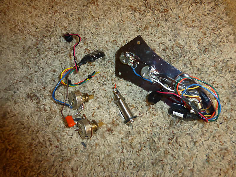 Bass guitar parts - Redeemer circuits - pickups - controls image 1