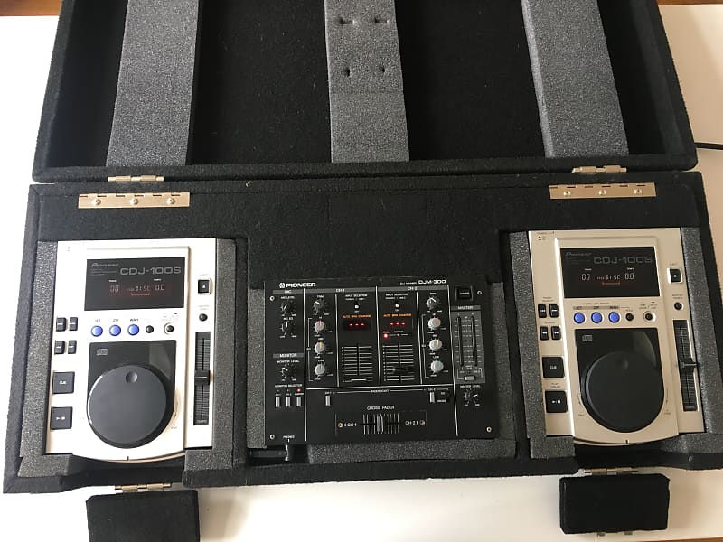 Pioneer CDJ-100s with DJM-300 mixer and travel case