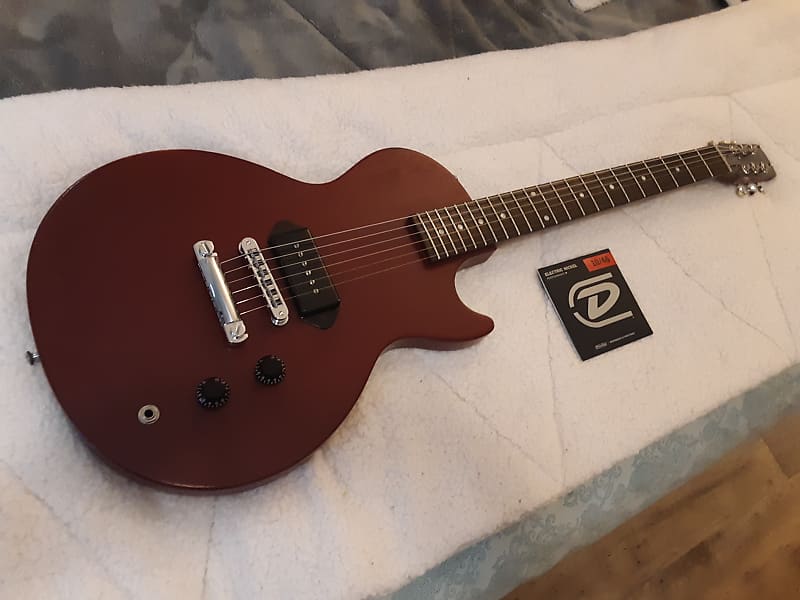 2003 Gibson Melody Maker Single Cut, Cherry Color. Gator Gig Bag.